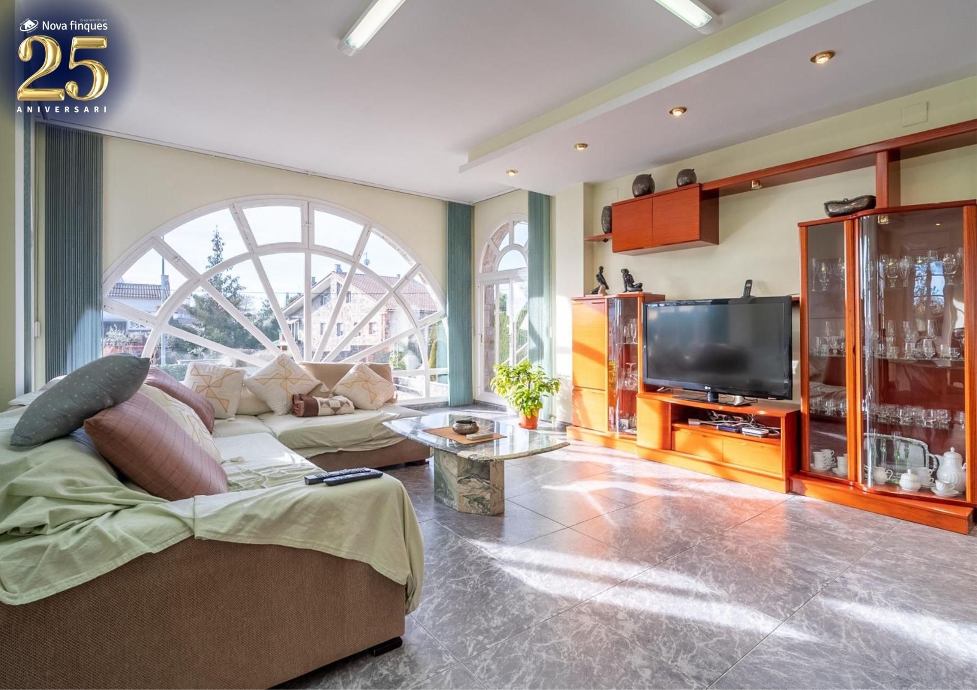 Living room of Houses for sale in Castellar del Vallès  with Private garden, Terrace and Balcony