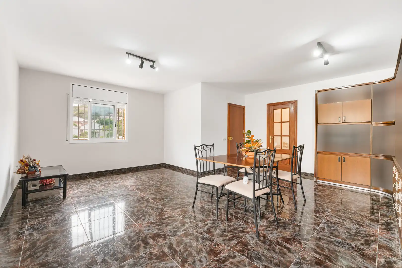 Menjador de Casa o xalet en venda en Castellet i la Gornal amb Jardí privat, Terrassa i Moblat
