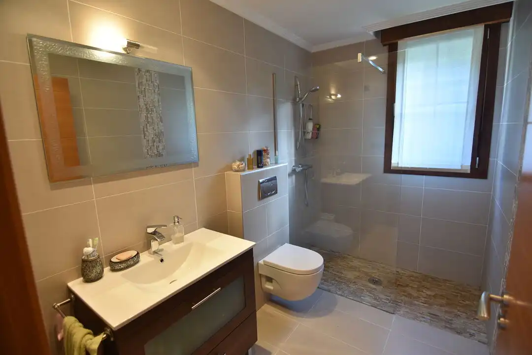 Bany de Casa o xalet en venda en Ermua amb Calefacció, Jardí privat i Terrassa