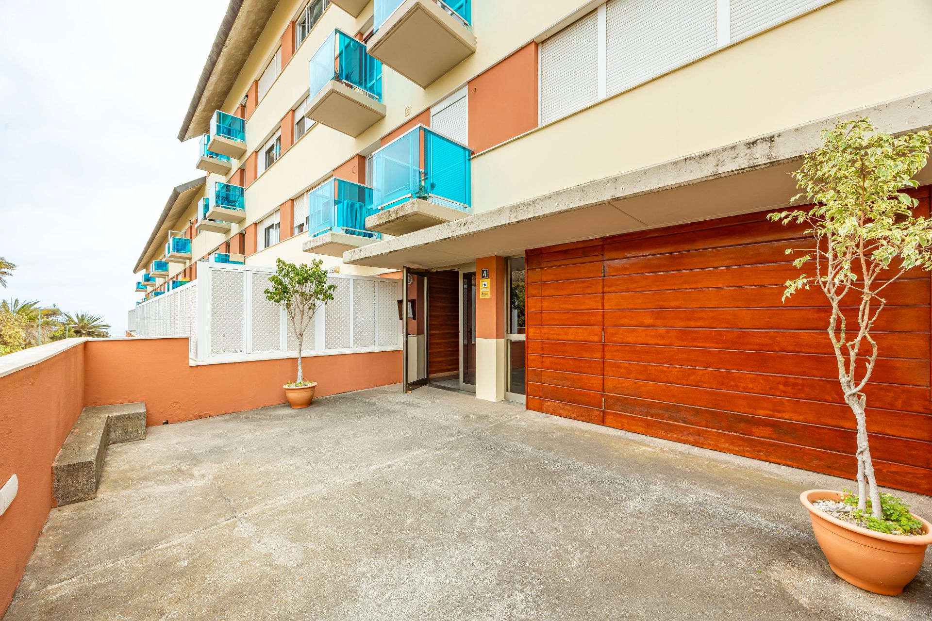Exterior view of Duplex for sale in Las Palmas de Gran Canaria  with Terrace, Oven and Microwave