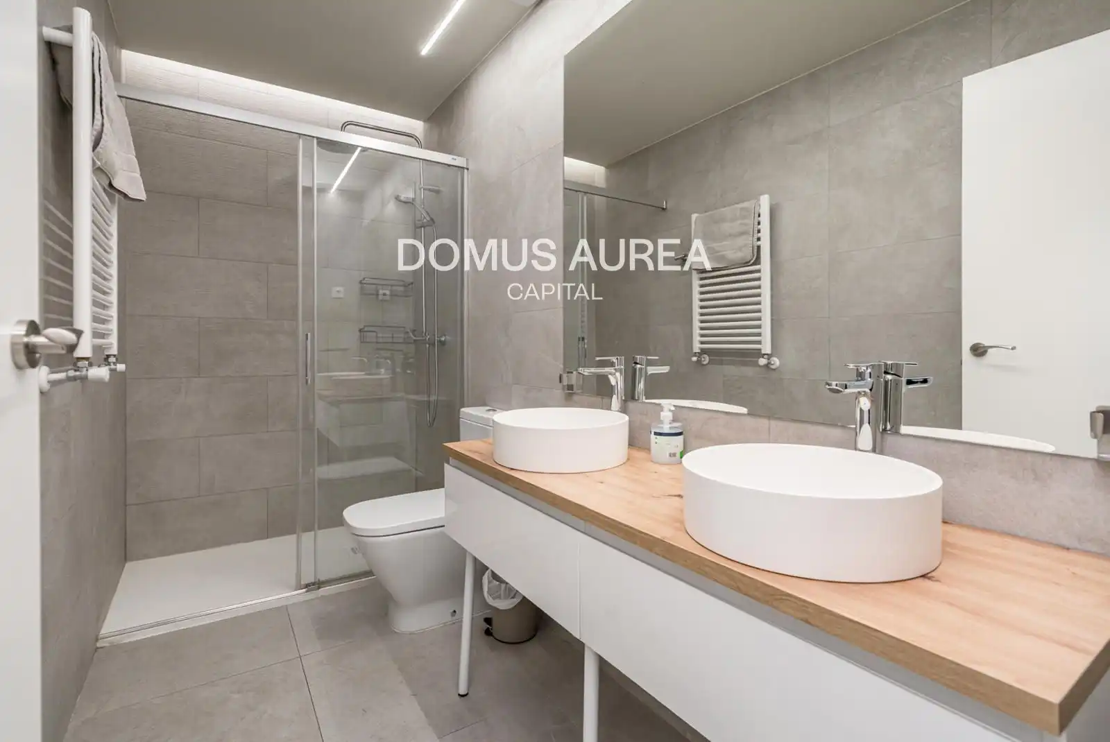 Bathroom of Attic for rent in Madrid  with Air Conditioner, Heating and Terrace