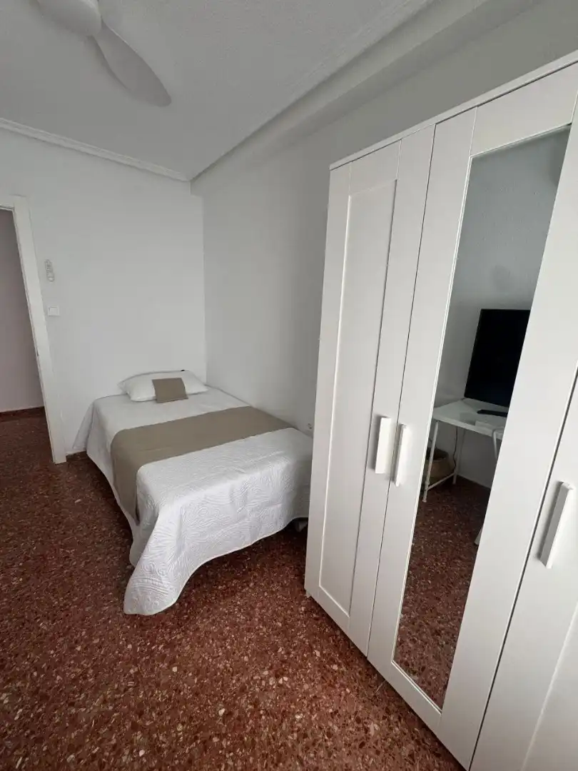 Habitación de Piso de alquiler en Valencia con Amueblado