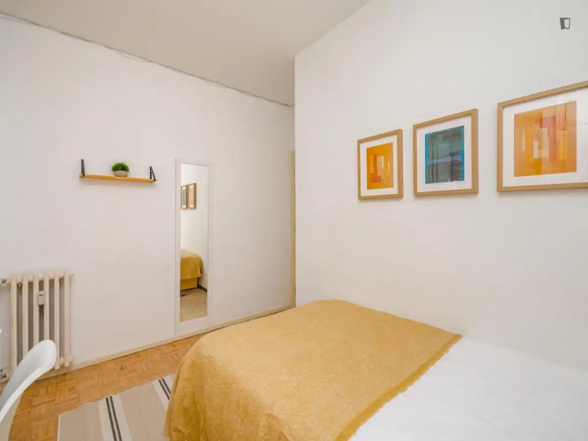 Habitación de Apartamento para compartir en Madrid con Aire acondicionado, Calefacción y Amueblado