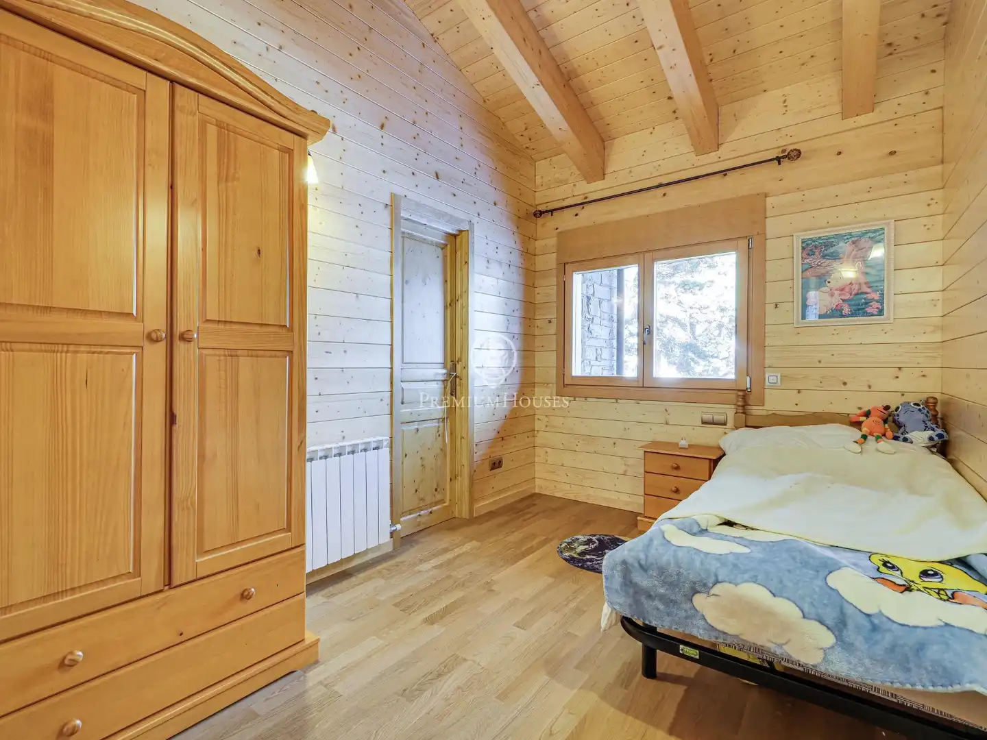 Dormitori de Casa o xalet en venda en Alp amb Calefacció, Jardí privat i Parquet
