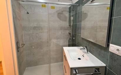 Bathroom of Flat for sale in  Santa Cruz de Tenerife Capital  with Parquet flooring, Oven and Balcony