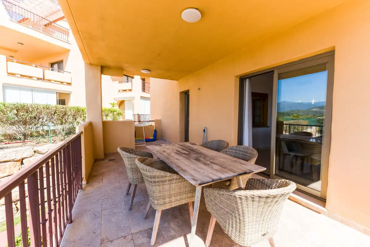 Terrasse von Wohnungen zum Verkauf in Benahavís mit Gemeinschaftspool