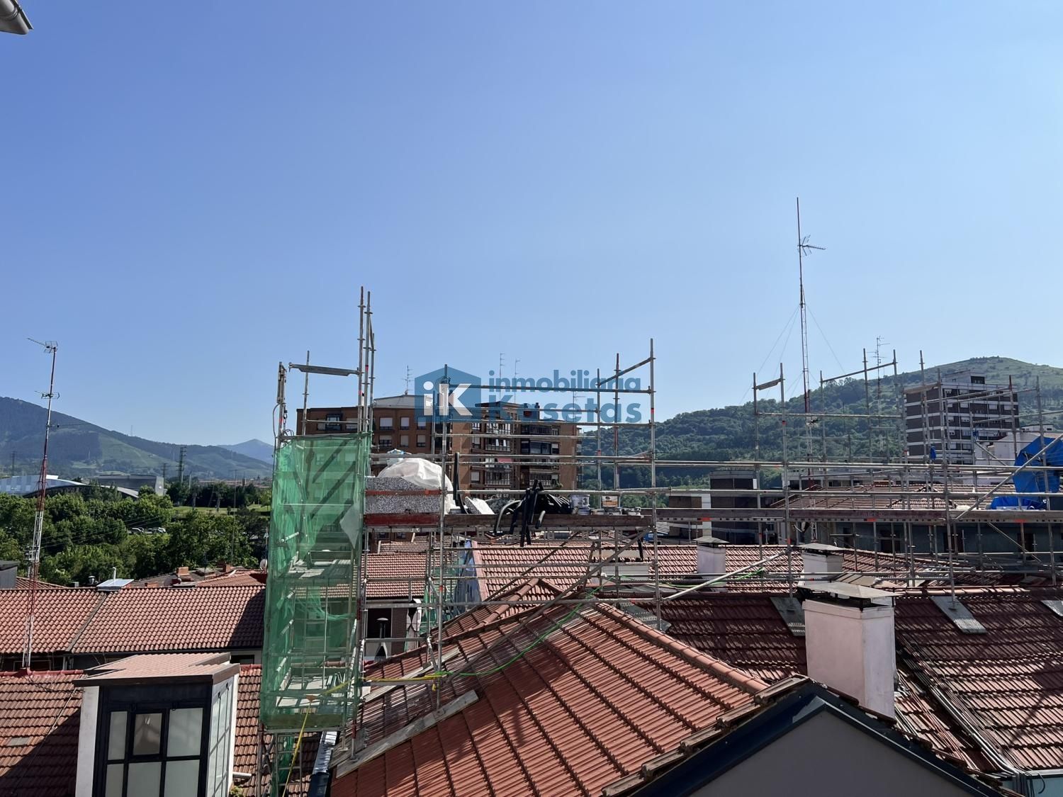 Vista exterior de Pis en venda en Basauri  amb Calefacció