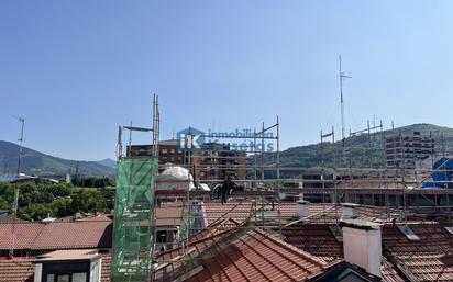 Vista exterior de Pis en venda en Basauri  amb Calefacció