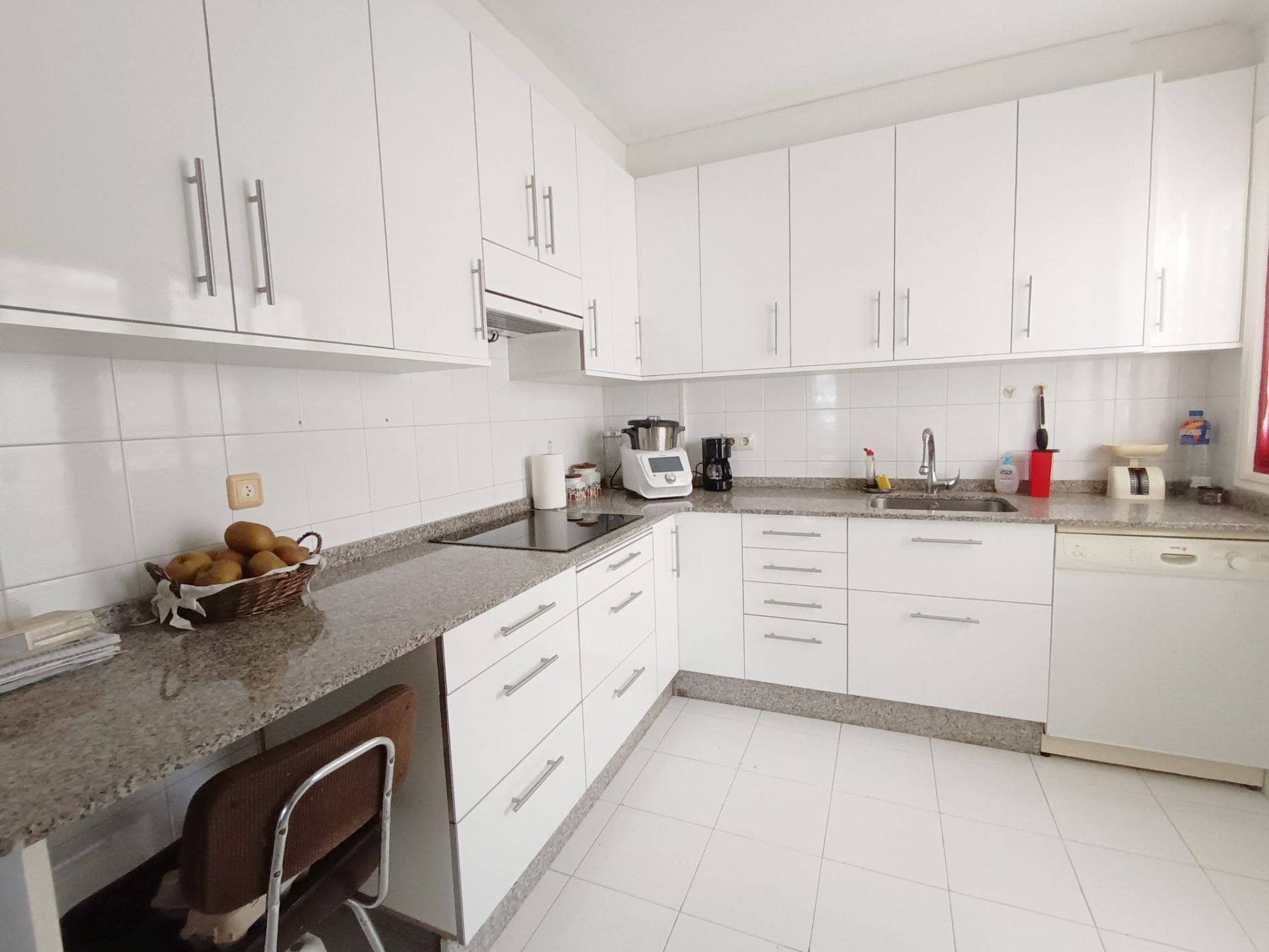 Cocina de Apartamento en venta en Pontevedra Capital  con Calefacción, Parquet y Trastero