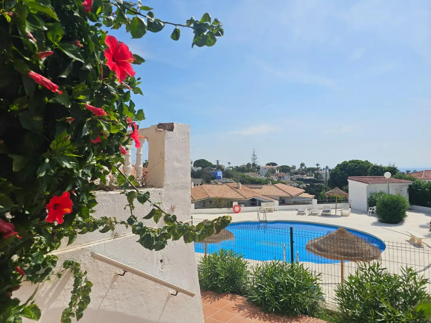Bajo con piscina en venta en El Faro de Calaburra - Chaparral