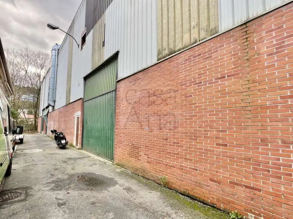 Exterior view of Industrial buildings for sale in Basauri 