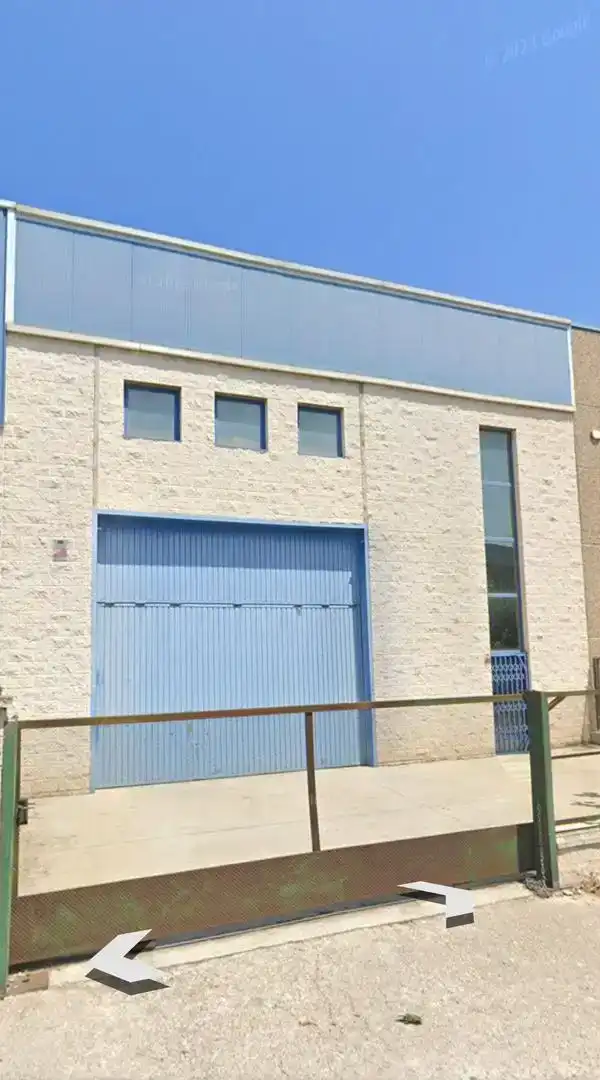 Außenansicht von Fabrikhallen zur Miete in Tortosa