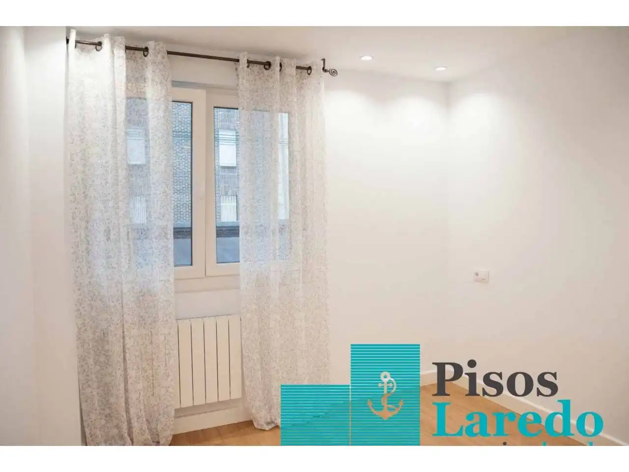 Schlafzimmer von Wohnung zum Verkauf in Laredo mit Heizung