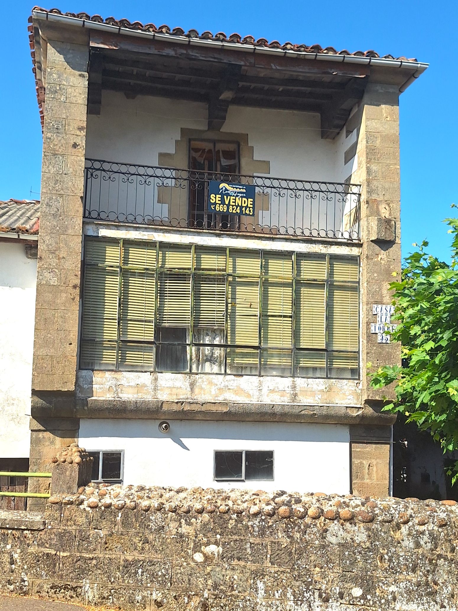 Vista exterior de Casa o xalet en venda en Valdeolea amb Calefacció i Balcó