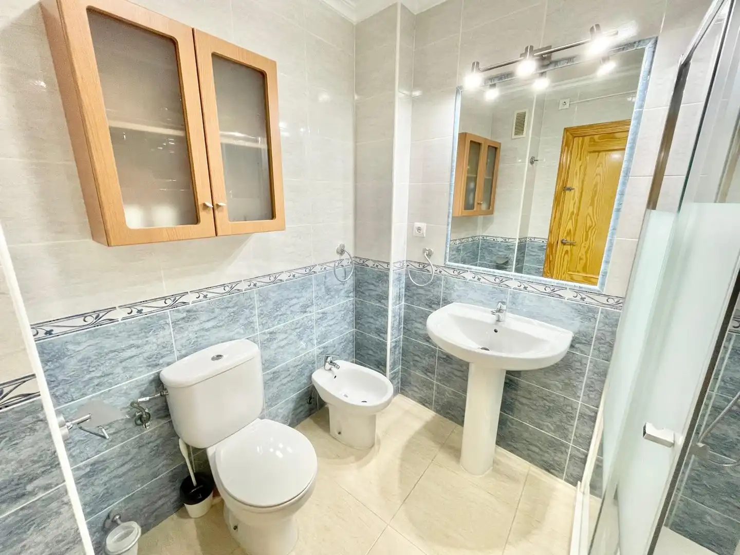 Bany de Apartament de lloguer en Los Alcázares amb Aire condicionat, Traster i Moblat