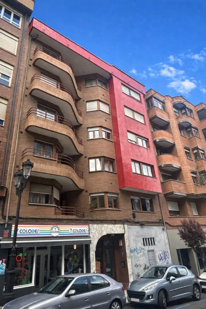 Vista exterior de Ático en venta en Oviedo  con Calefacción y Parquet