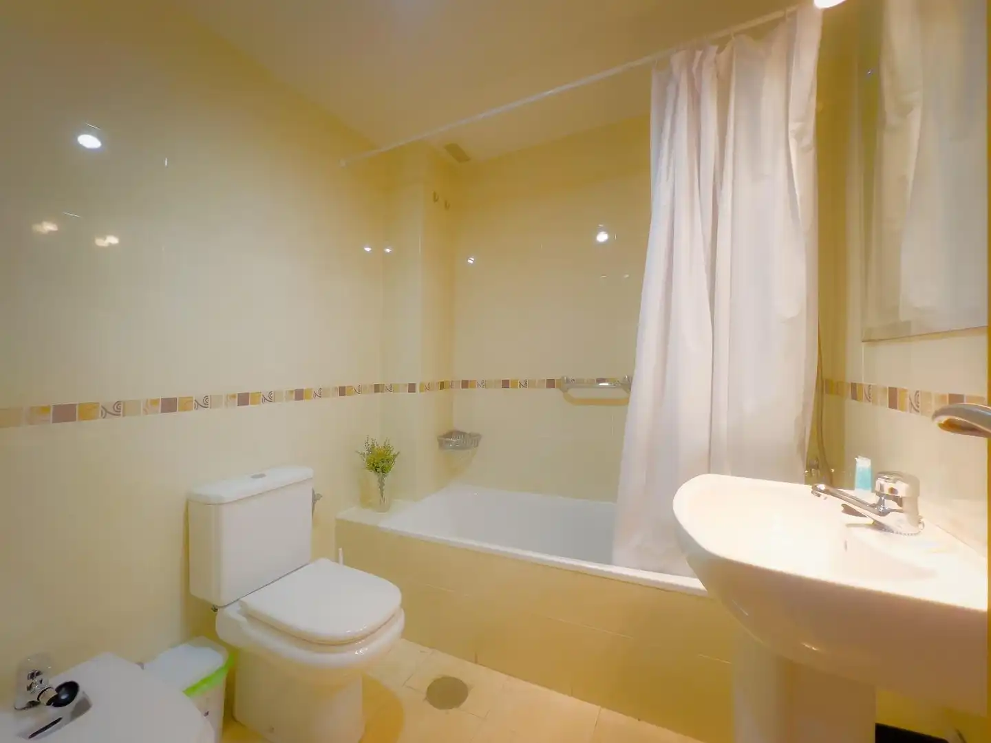 Baño de Piso de alquiler en Málaga con Aire acondicionado y Amueblado