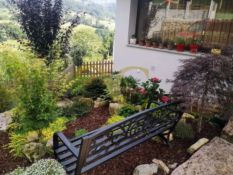 Jardí de Casa o xalet en venda en Cangas de Onís amb Calefacció, Jardí privat i Terrassa