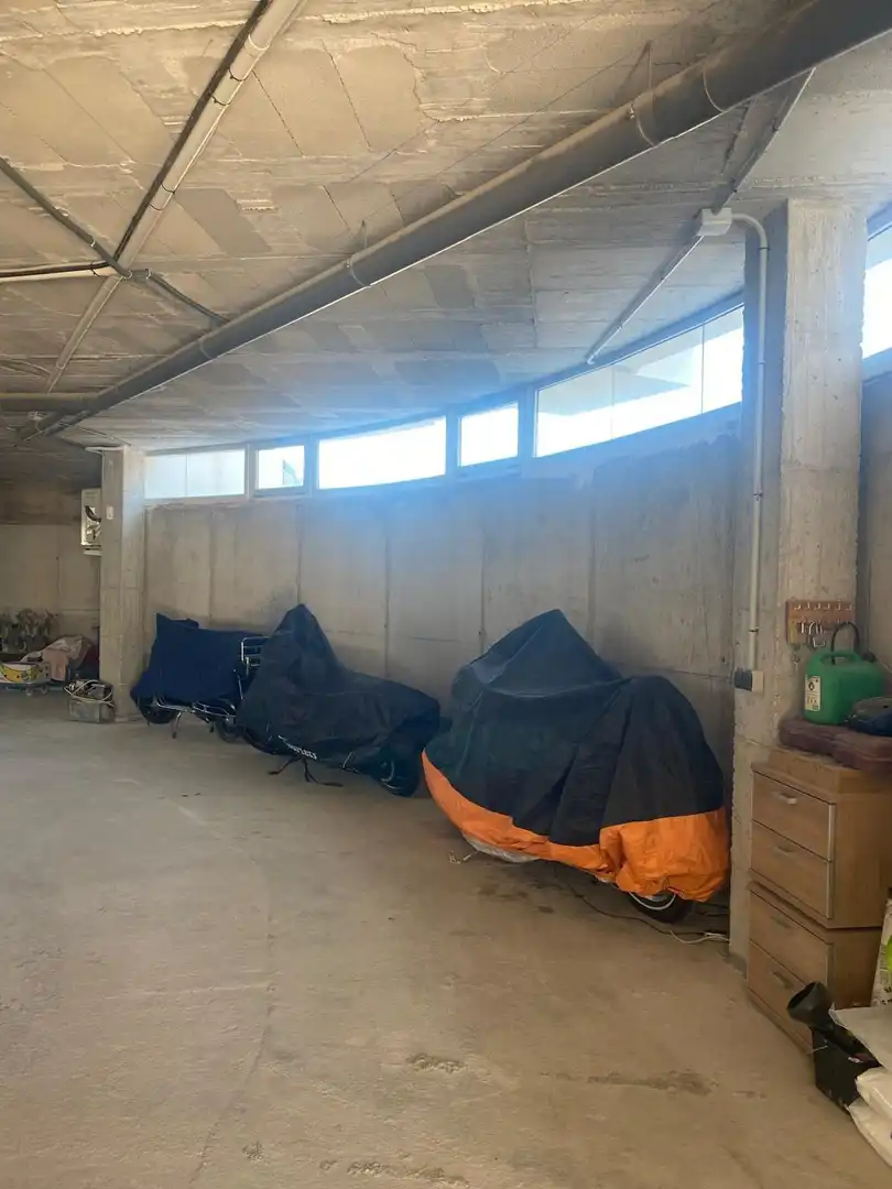 Aparcament de Casa o xalet en venda en Elda amb Aire condicionat, Jardí privat i Terrassa