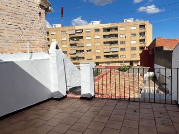Casa amb balcó en venda a Calle DE LA CREU