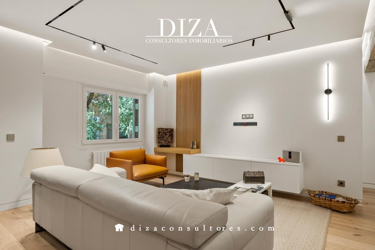 Living room of Flat for sale in  Madrid Capital  with Air Conditioner and Heating