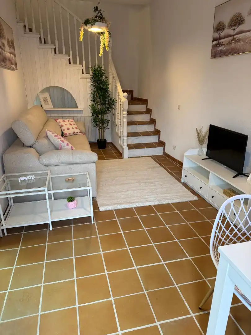 Sala de estar de Casa o chalet en venta en Navamorcuende con Calefacción, Terraza y Amueblado