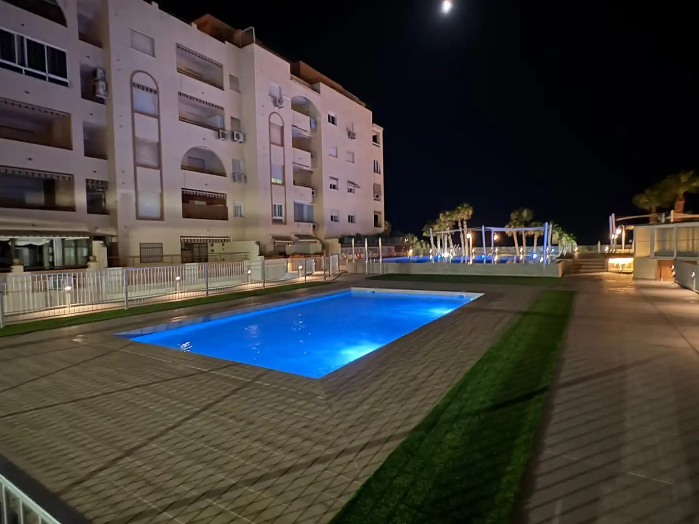 Piscina de Pis en venda en Almuñécar amb Jardí privat, Terrassa i Moblat