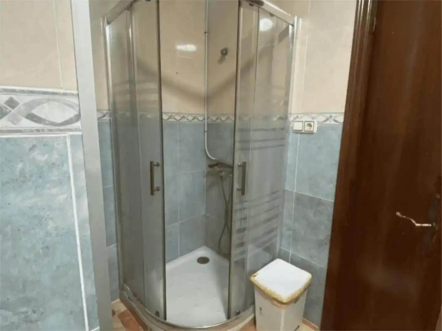 Bathroom of Flat for share in Elche / Elx  with Furnished and Balcony