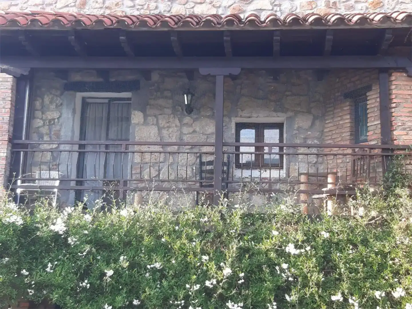 Vista exterior de Casa adosada en venda en Riotuerto amb Balcó