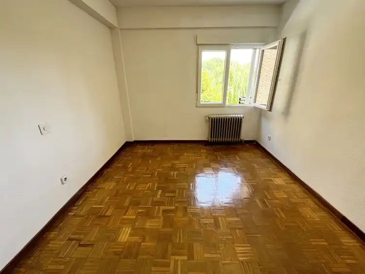 Dormitori de Pis de lloguer en Galapagar amb Calefacció, Parquet i Terrassa