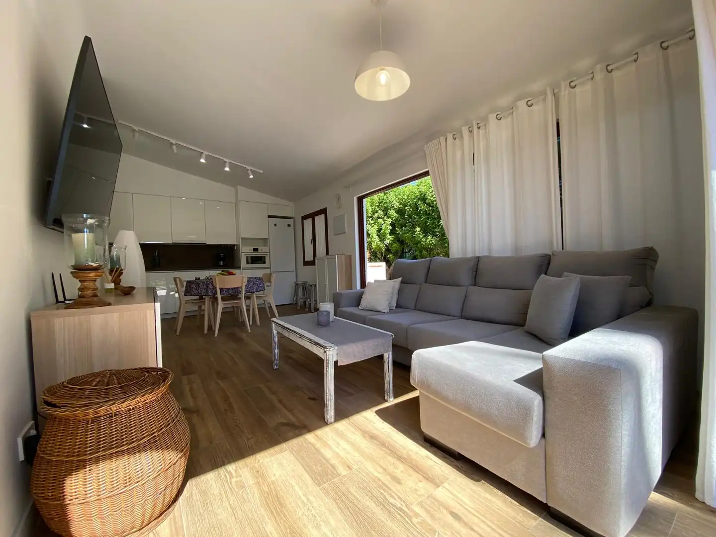 Sala d'estar de Casa o xalet en venda en San Bartolomé de Tirajana amb Aire condicionat, Terrassa i Moblat
