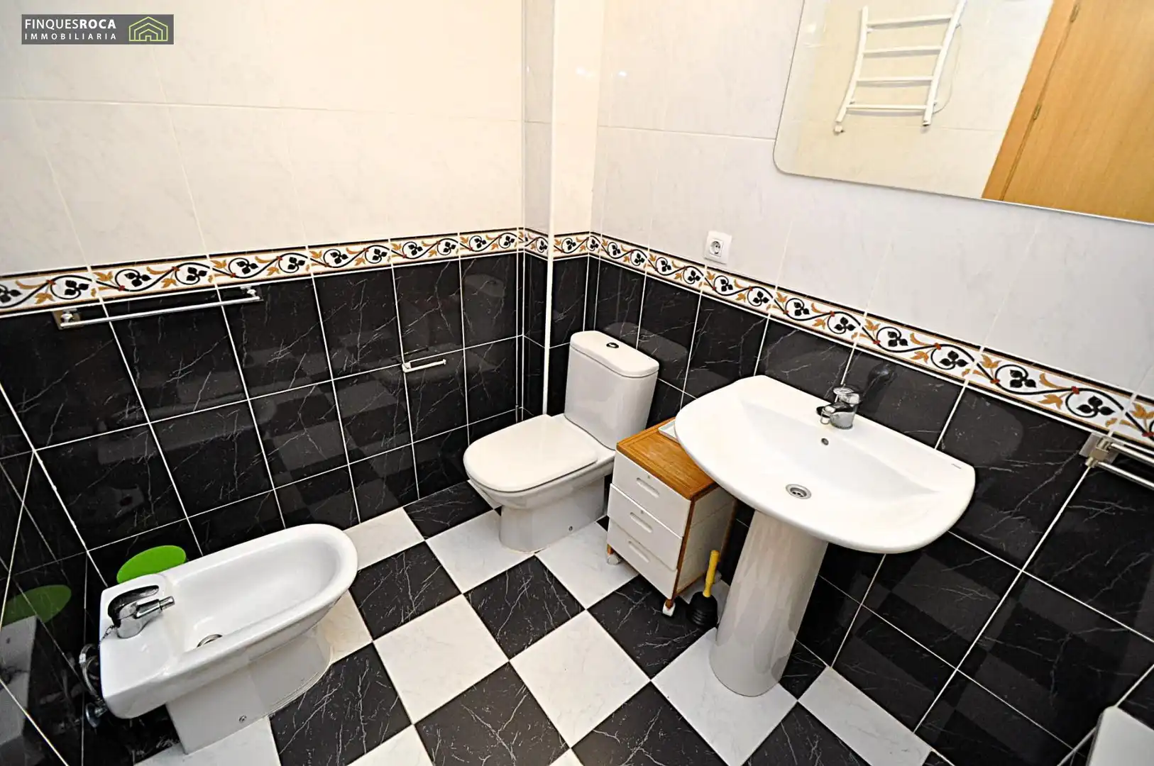 Baño de Apartamento en venta en La Ràpita con Amueblado