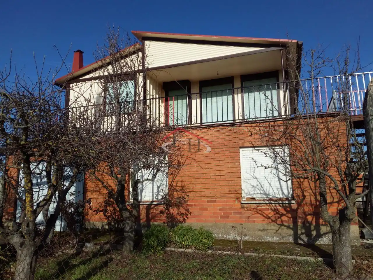 Vista exterior de Casa o xalet en venda en Vegas del Condado amb Calefacció, Jardí privat i Terrassa