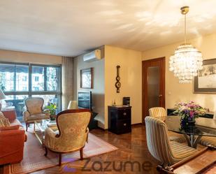 Living room of Flat to rent in  Madrid Capital  with Air Conditioner, Heating and Private garden