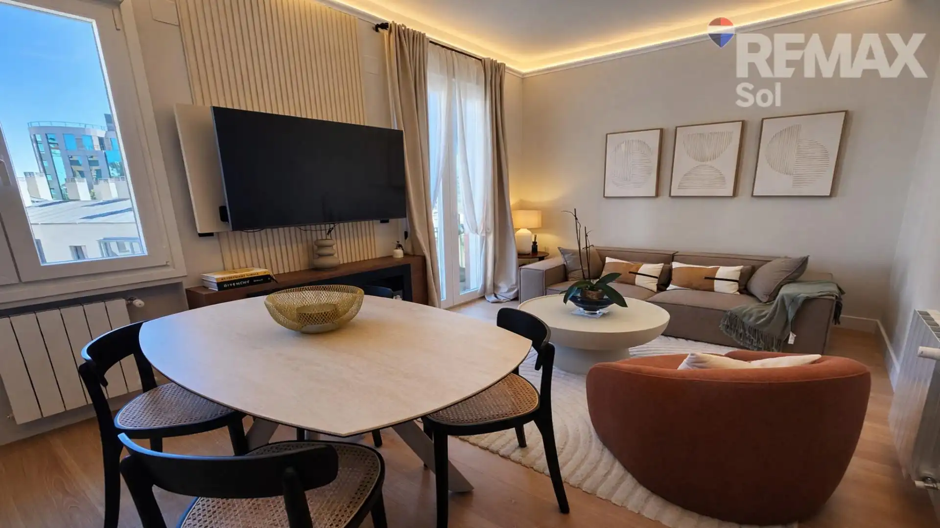 Living room of Flat for sale in Madrid  with Air Conditioner and Furnished