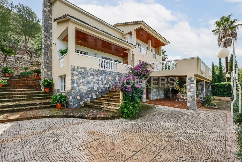 Vista exterior de Casa o xalet en venda en Pedreguer amb Aire condicionat, Calefacció i Jardí privat