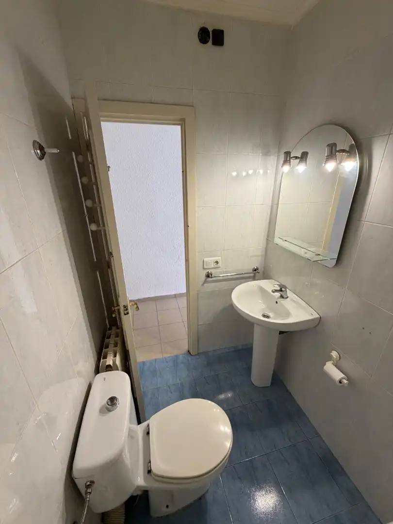 Baño de Piso en venta en Sabadell con Calefacción y Balcón