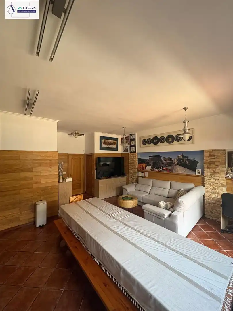 Sala d'estar de Casa adosada en venda en Castro-Urdiales amb Aire condicionat, Calefacció i Jardí privat