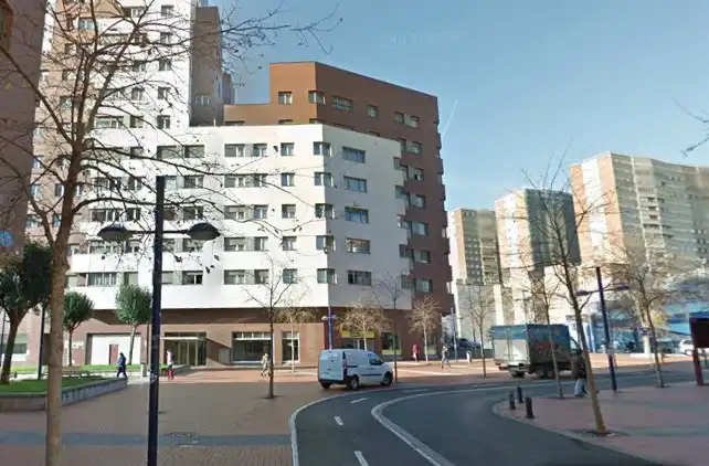 Vista exterior de Pis de lloguer en Bilbao  amb Calefacció, Moblat i Forn