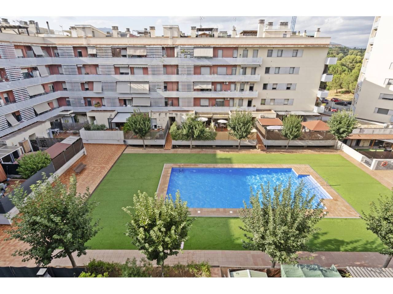 Swimming pool of Duplex for sale in Terrassa  with Air Conditioner, Heating and Parquet flooring