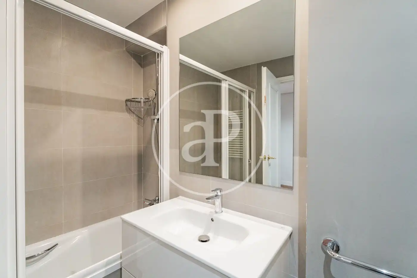 Baño de Piso en venta en Madrid con Aire acondicionado, Calefacción y Terraza