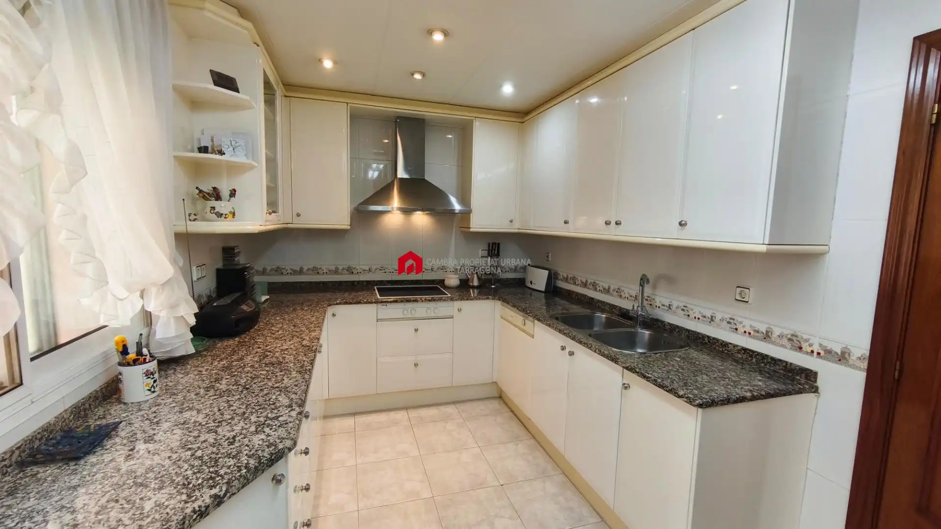 Cocina de Casa adosada en venta en Tortosa con Aire acondicionado, Calefacción y Jardín privado