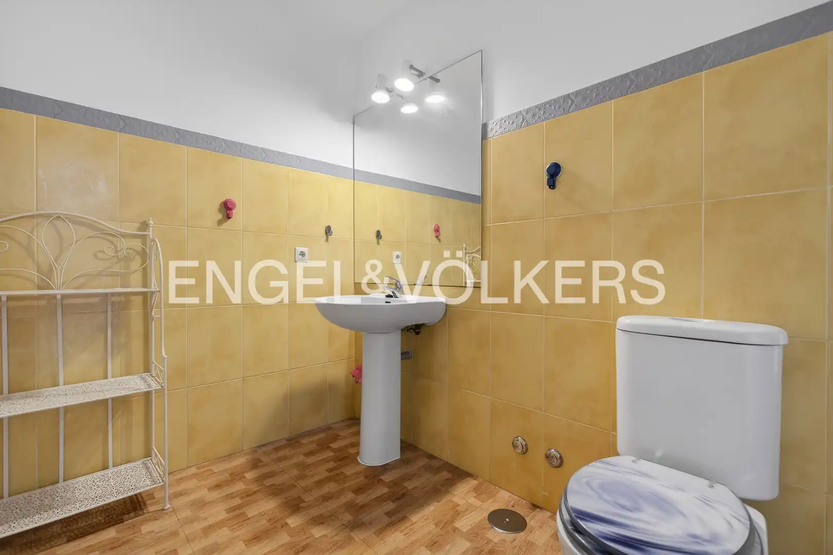 Bathroom of Houses for sale in Tomares  with Air Conditioner, Heating and Private garden