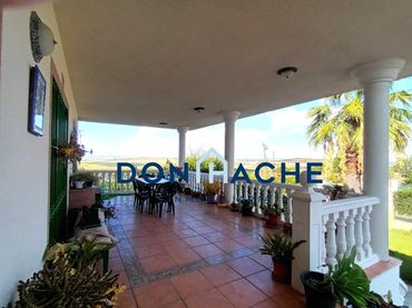 Villa avec balcon à vendre à Calle Nueva 13b