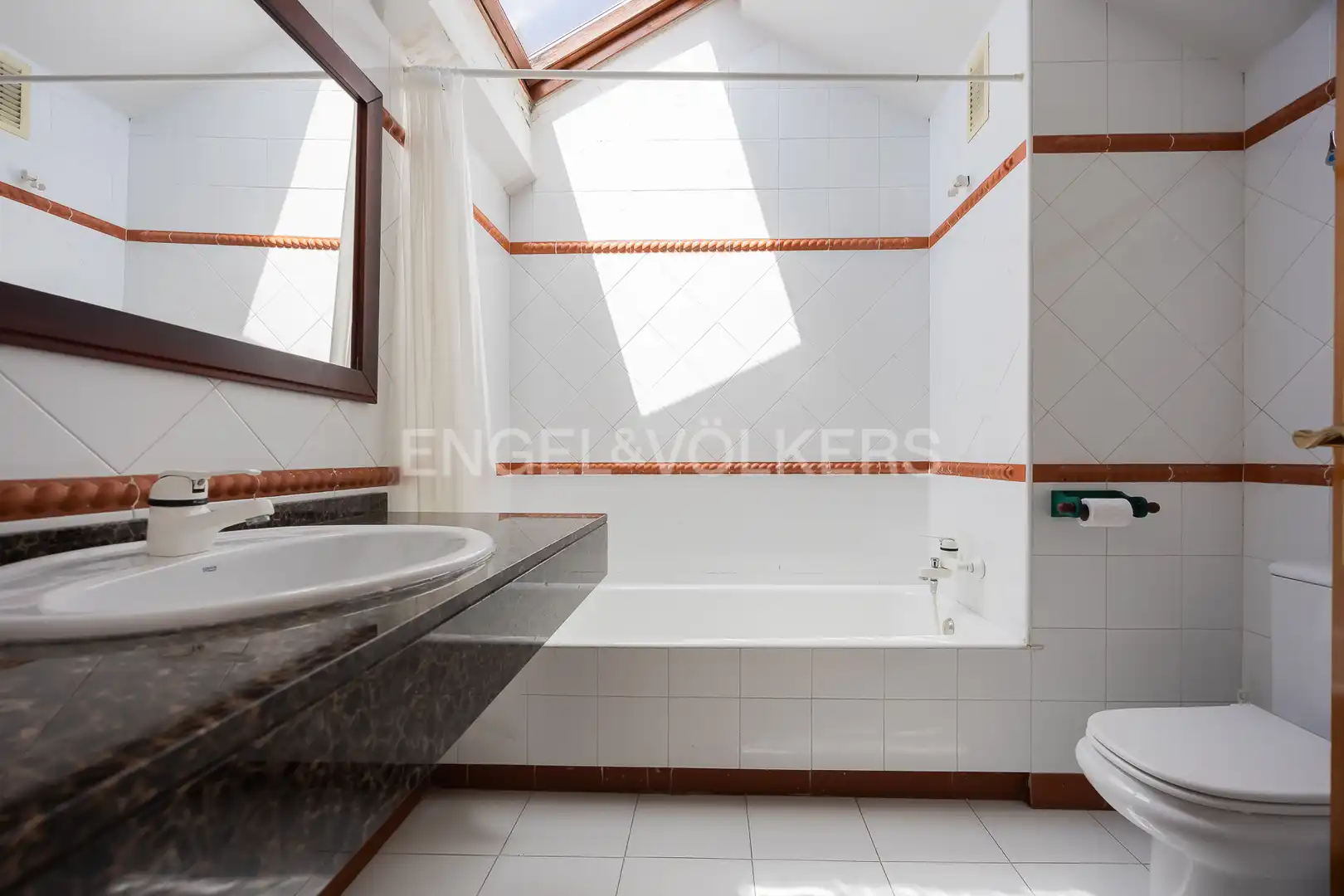 Baño de Casa o chalet en venta en Loiu con Calefacción, Jardín privado y Piscina