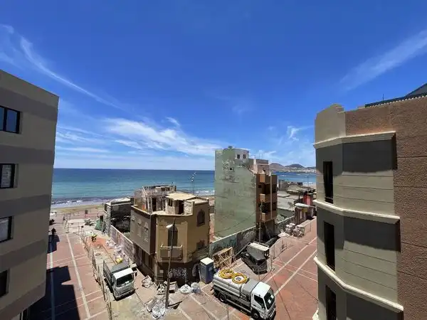Vista exterior de Pis en venda en Las Palmas de Gran Canaria amb Moblat