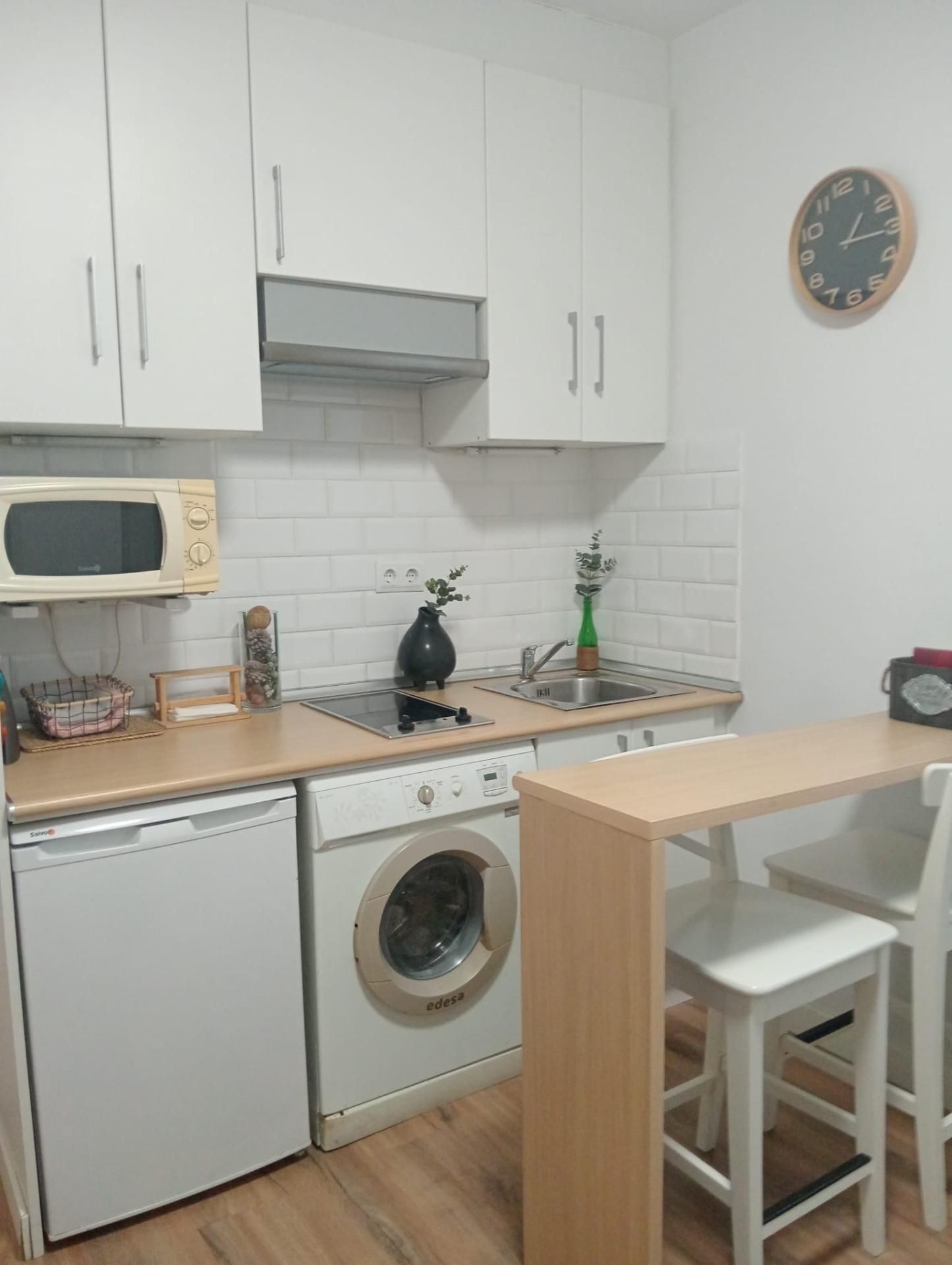 Cuina de Estudi de lloguer en  Madrid Capital amb Aire condicionat i Calefacció