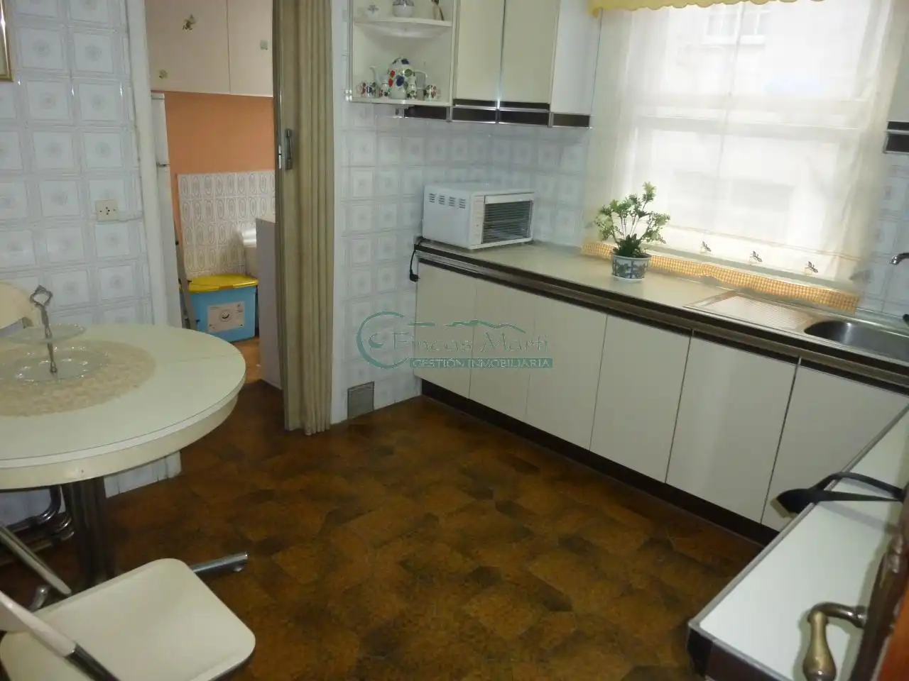 Cocina de Piso de alquiler en Vigo  con Calefacción, Trastero y Amueblado