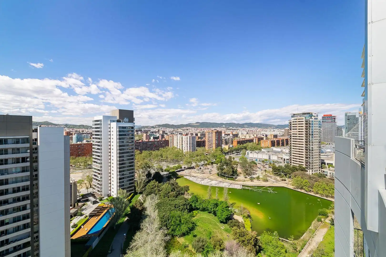 Außenansicht von Maisonette zum Verkauf in Barcelona mit Klimaanlage, Heizung und Privatgarten