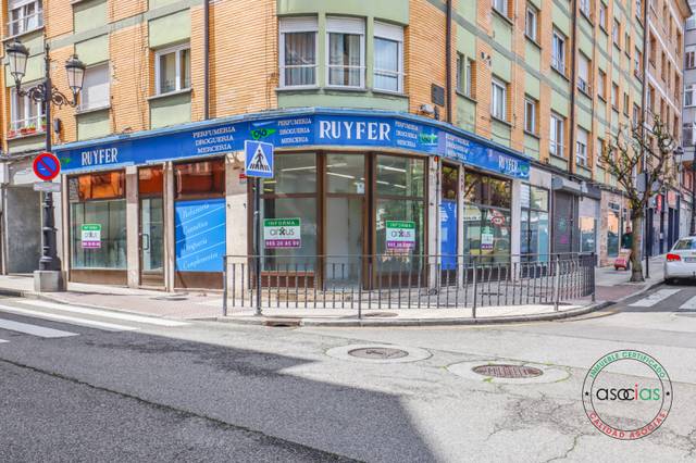 Local comercial en Venta en Oviedo - Avenida Pando 27. Oviedo, 27 en Milán - Pumarín